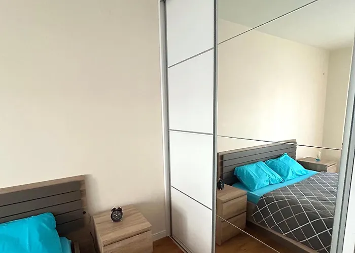 Elegant In Point Apartment