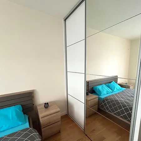 Elegant In Point Daire