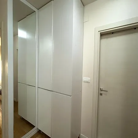 Elegant In Point Daire