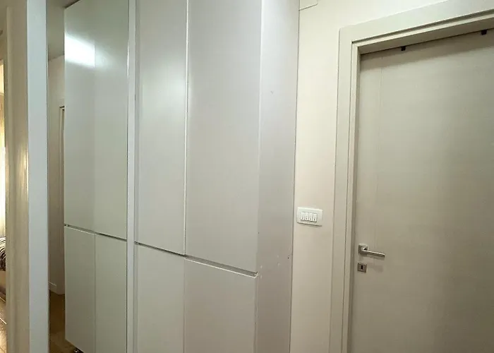 Elegant In Point Daire